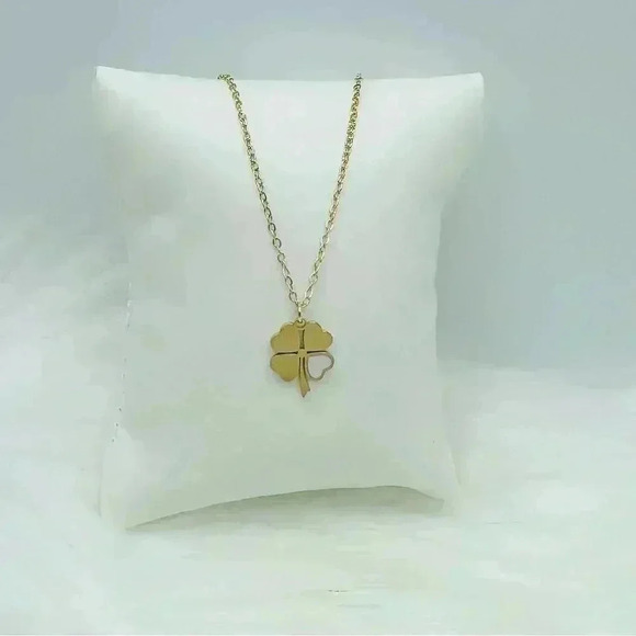 White Heart Four-Leaf Clover Pendant Necklace in Gold - Picture 2 of 6